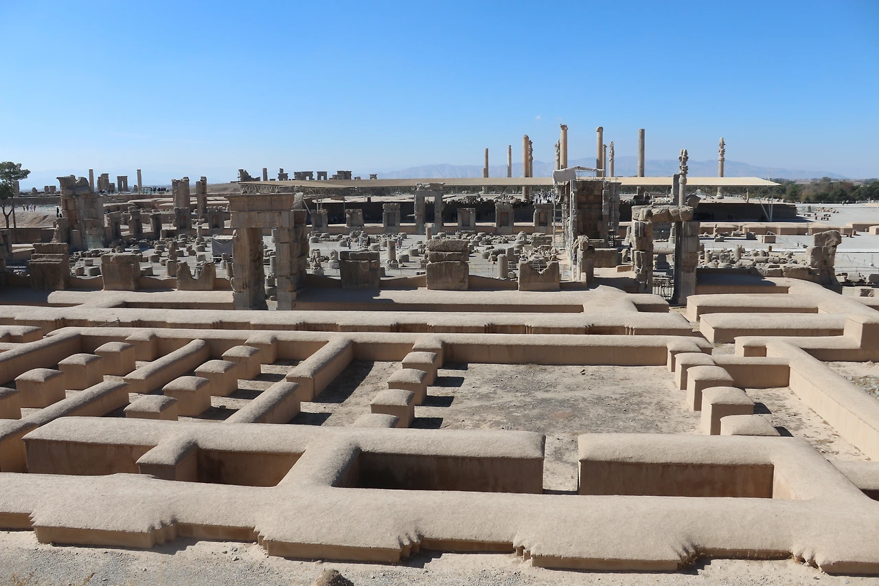 21페르시아 가장 전성기인 다리우스 1세 때 건축을 시작하여.JPG