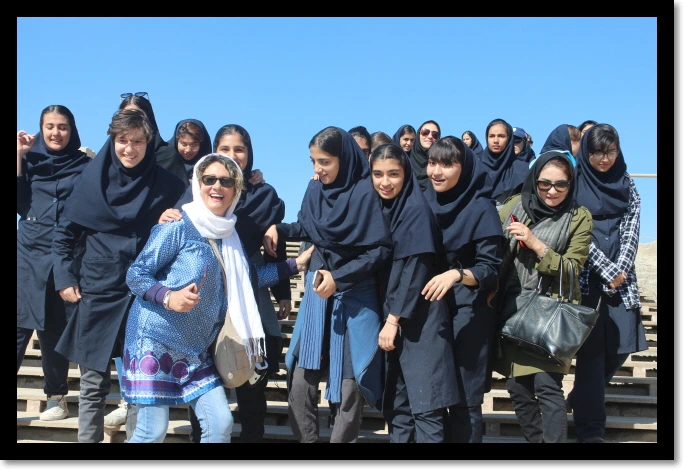 이란9페르세폴리스에서 만난 이란의여인들.JPG
