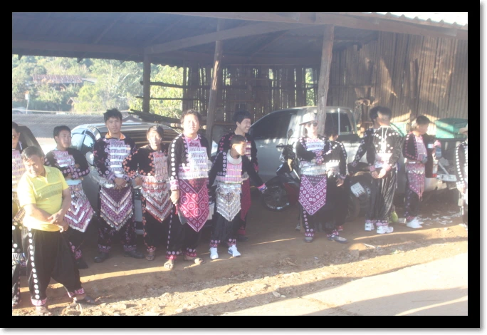 후아이 픙 마이1새해첫행사를갖은마을에서그나마넉넉한집인듯,오토바이가게부모집,아들셋.JPG