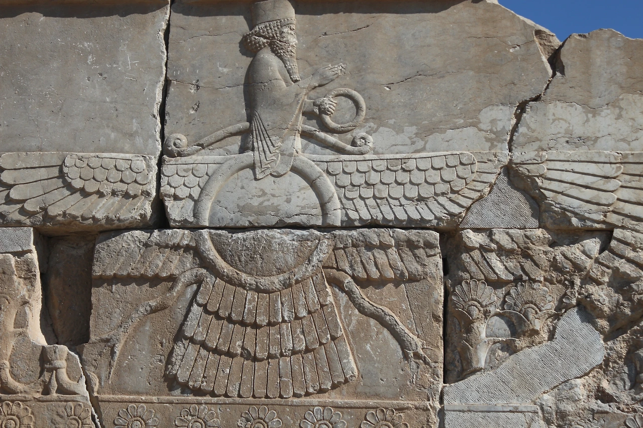 5아후라 마즈다 조각상.JPG