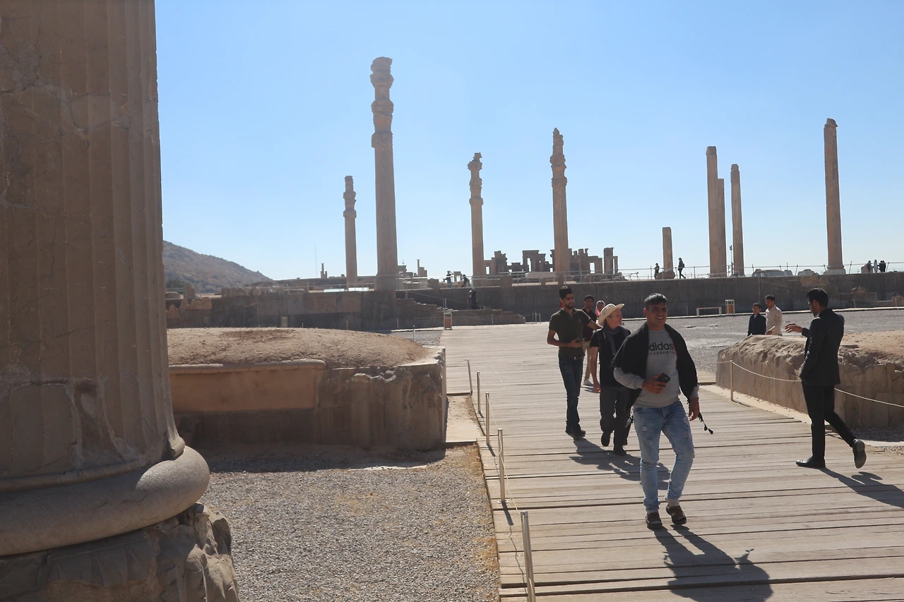 1아파다나 궁전 주궁 72개중 13개 남은 기둥.JPG