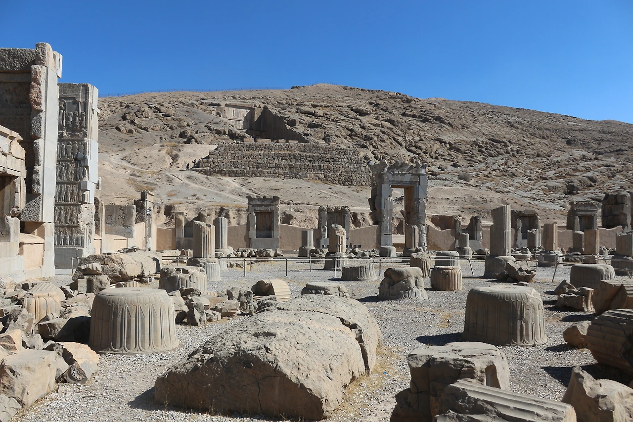 1다리우스왕의 기초에 의해 태조 키루스왕의 꿈이 이룩된 페르세폴리스, 백주궁전.JPG