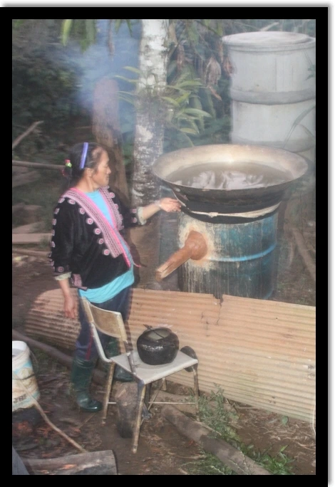 후아이 픙 마이6술을내리는솜차이둘째엄마40세이빨이별로없는지노인으로보인다,생각을별로많이안하느듯.JPG