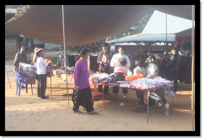 후아이 픙 마이5낼모레새해설날이니사람들마음도들뜨고,노점도찾아오고.JPG