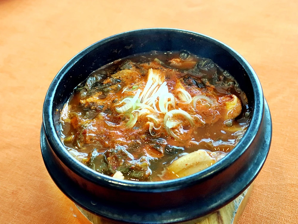 세이지우드 여수경도 지리산 흑돼지 갓 김치찌개.JPG