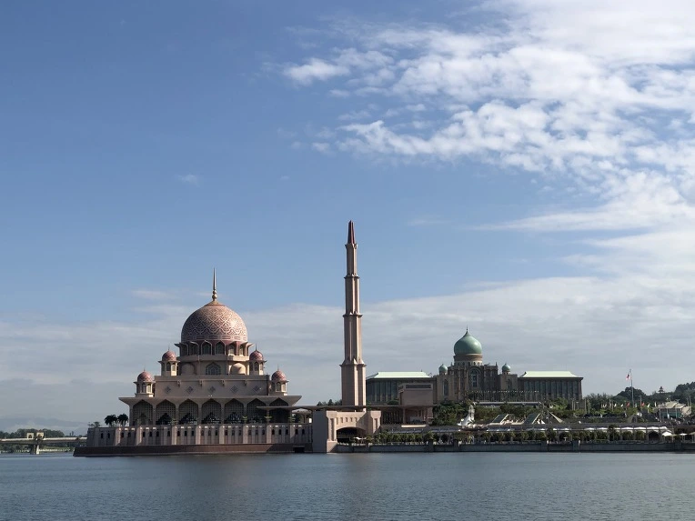 99440A445C5ED47D221B62