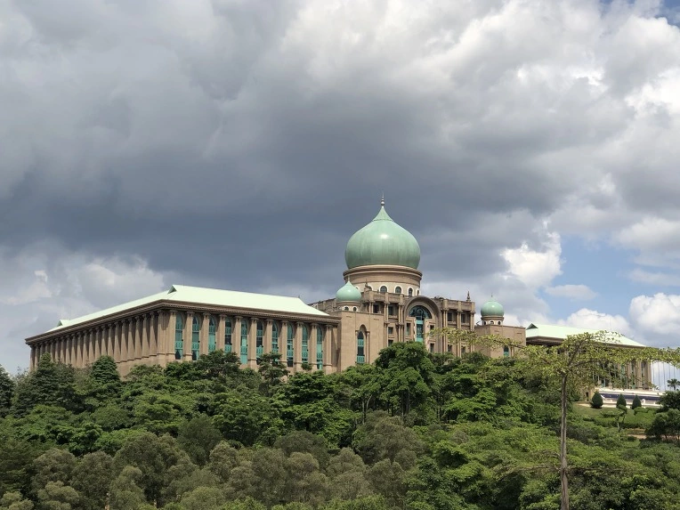 99C06D4E5C5ED5532D18F5