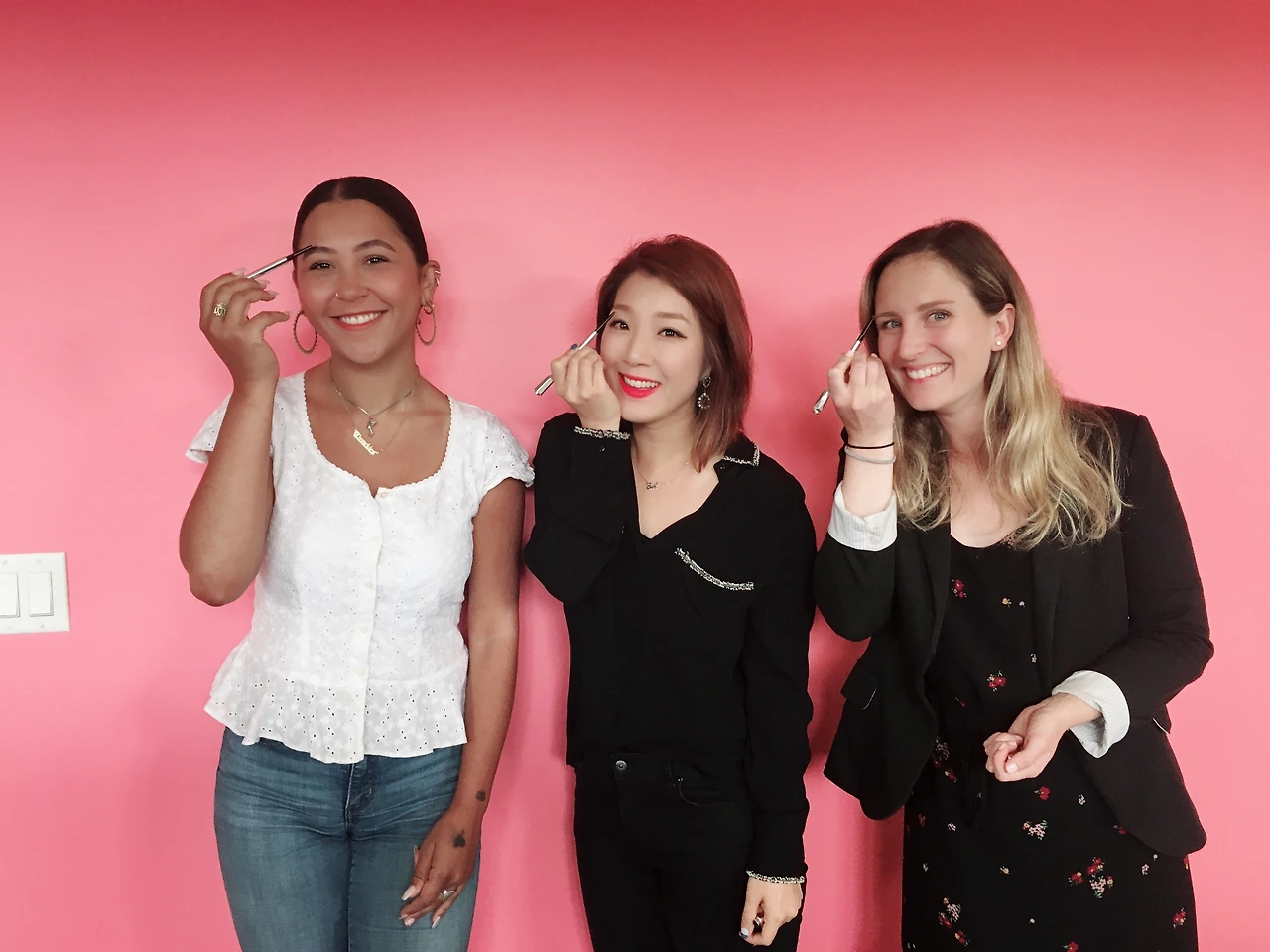 베네피트 이솔_ 회사 동료들과 함께 .JPG