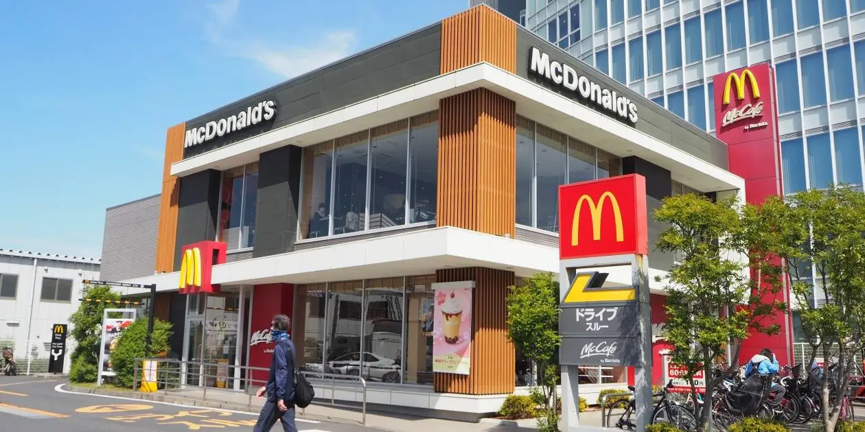 https%3A%2F%2Fcms-image-bucket-production-ap-northeast-1-a7d2.s3.ap-northeast-1.amazonaws.com%2Fimages%2F6%2F6%2F0%2F6%2F38836066-5-eng-GB%2FCropped-1644433054N+McDonalds+Japan.jpg?width=1260&height=630&fit=cover&gravity=faces&source=nar-cms