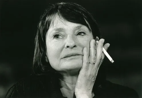 모니카 마론.jpeg