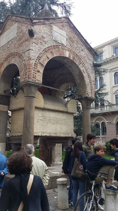 22781B3C5784B54E17481D