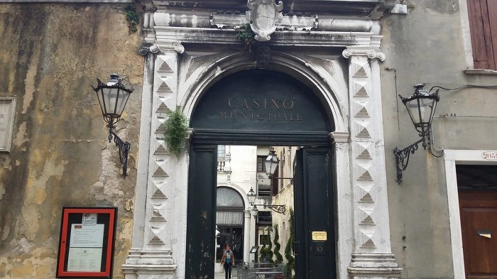 236D8236575FB70A04AD3B