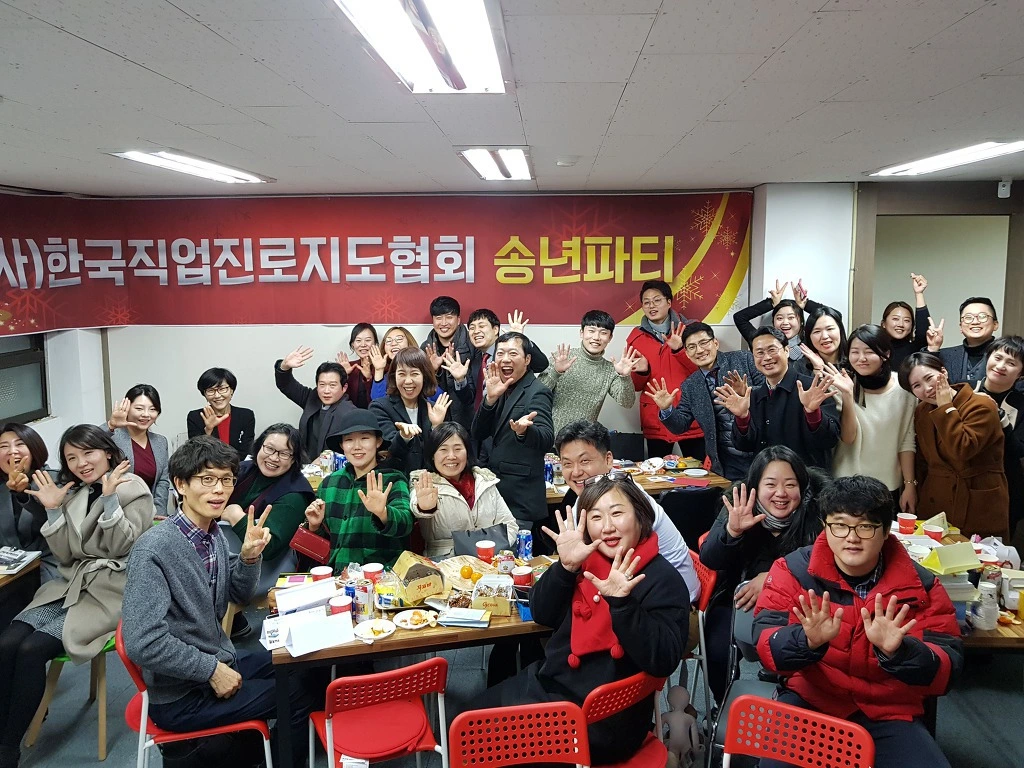 996F8F475BF7F9180DBD27