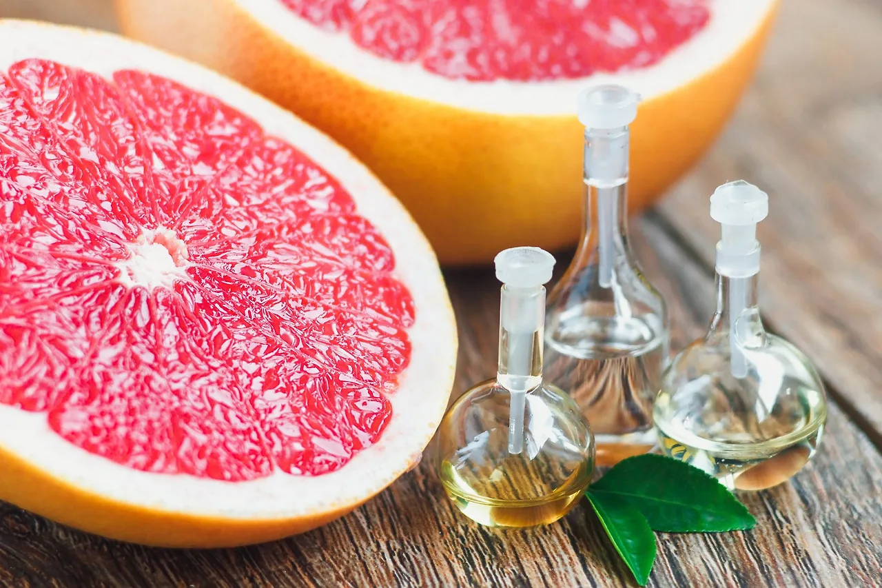 grapefruit-oil.jpg?fit=2048%2C1365&ssl=1
