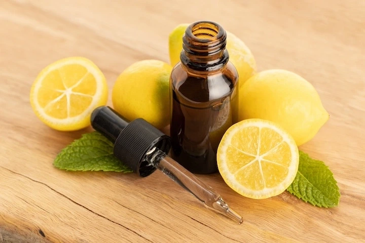 lemon_essential_oil_on_wooden_table.webp