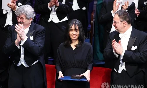 ?src=%22https%3A%2F%2Fimg3.yna.co.kr%2Fphoto%2Fyna%2FYH%2F2024%2F12%2F11%2FPYH2024121101470001300_P4.jpg%22&type=ff500_300