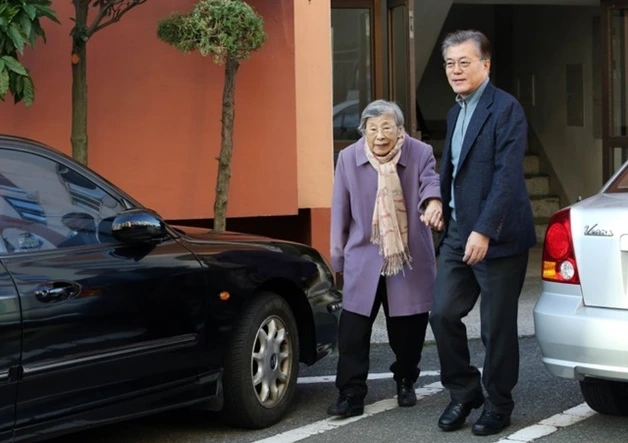 AAJw2Ae.img?h=0&amp;w=720&amp;m=6&amp;q=60&amp;u=t&amp;o=f&amp;l=f&amp;x=457&amp;y=71