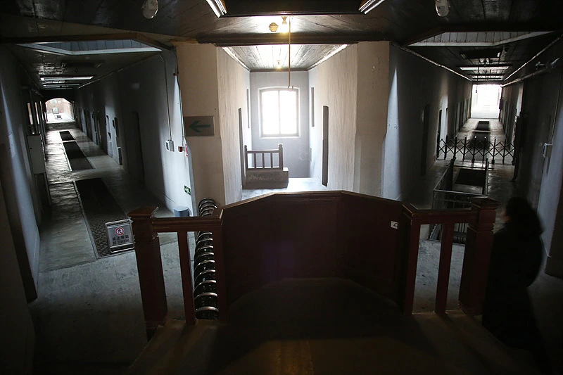 26516C5052ECE726167F46