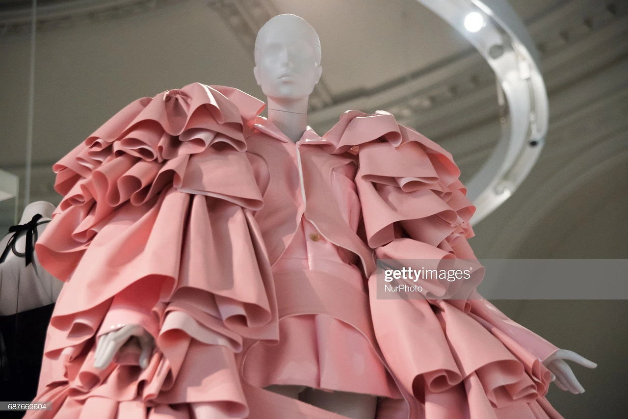 rei-kawakubo-of-comme-des-garons-collaboration-with-maison-balenciaga-picture-id687669604?s=2048x2048