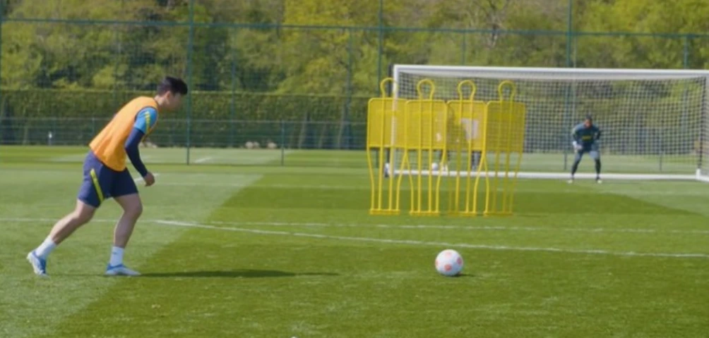 손흥민 프리킥 연습.PNG