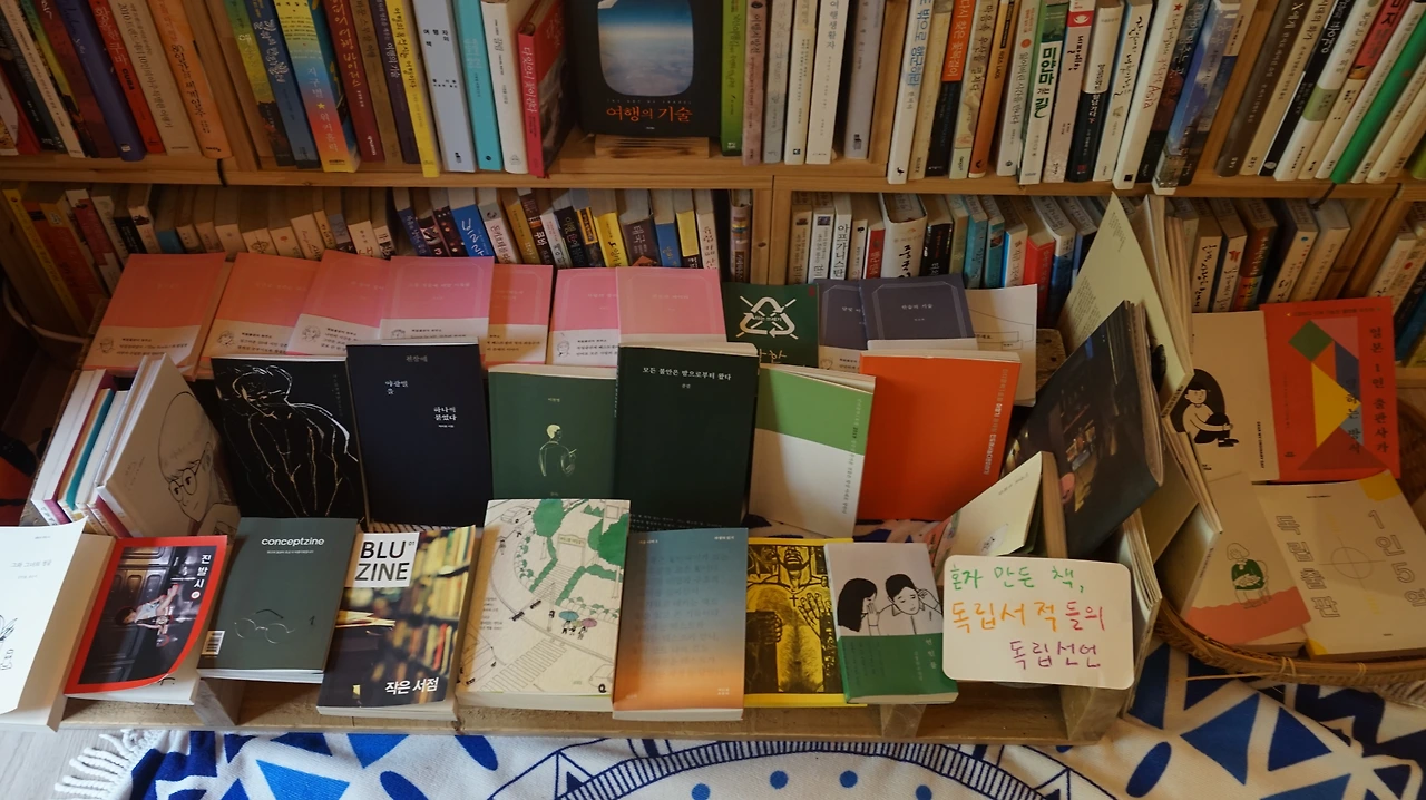 바라나시책골목 북카페 (11).JPG