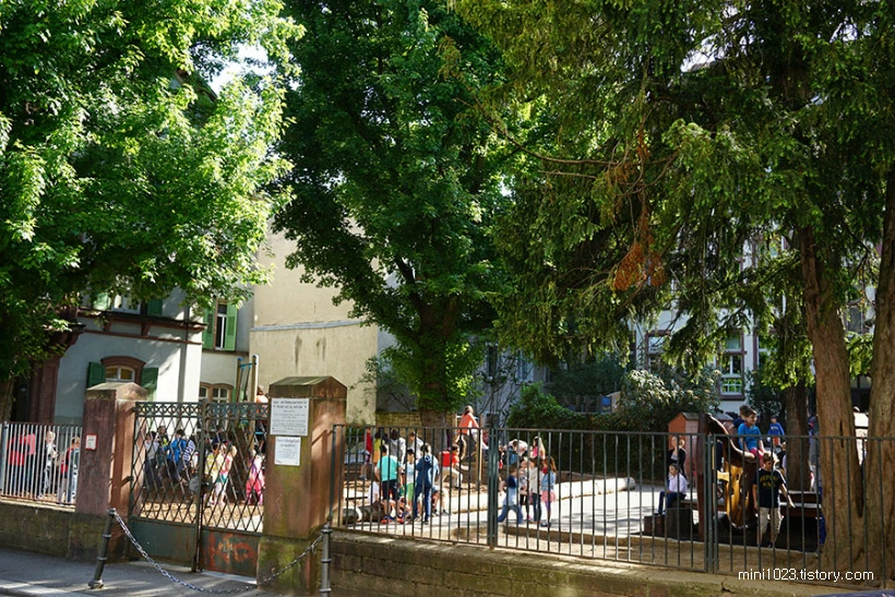 26282B4156BF1FC20A705C