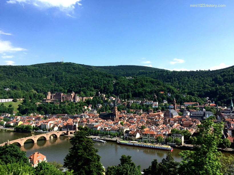 2412714D56BF1F9C2D9BD5