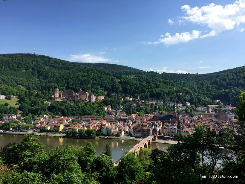 23054B4D56BF1F9B33D276