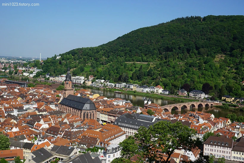 27629E3556BD94051DAF4A