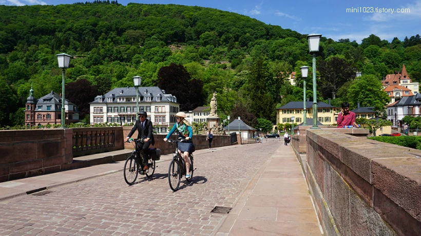 2371FE4056BF1FBD1B9D9E