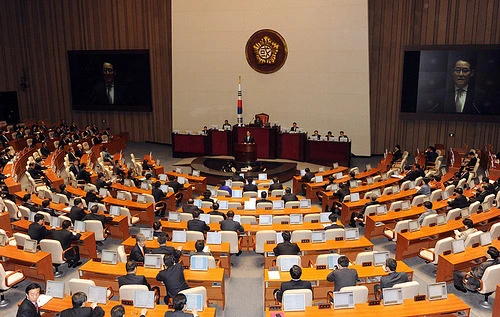 2106A03752955DE70ECE08