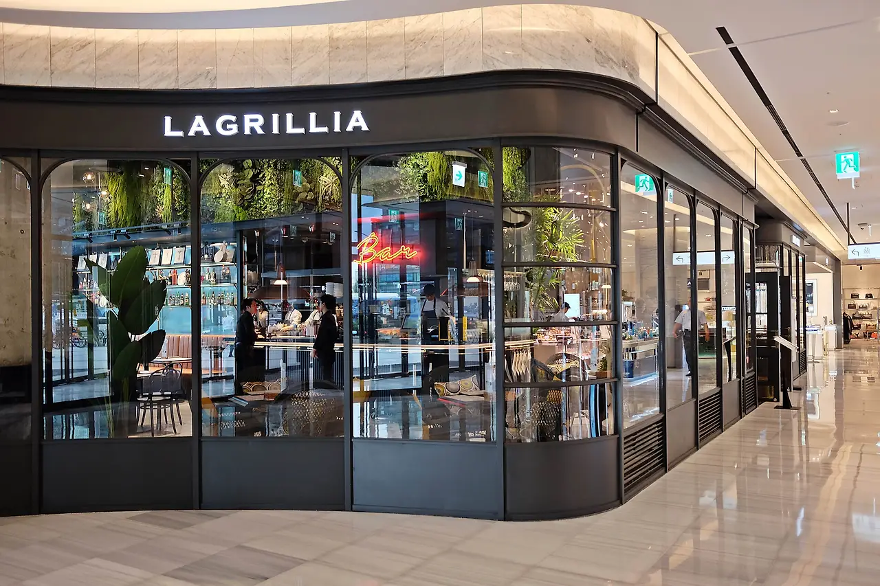 유모차를 끄는 주부들을 위해 1층에 이례적으로 레스토랑을 배치한 현대백화점 천호점. [업체 제공].JPG