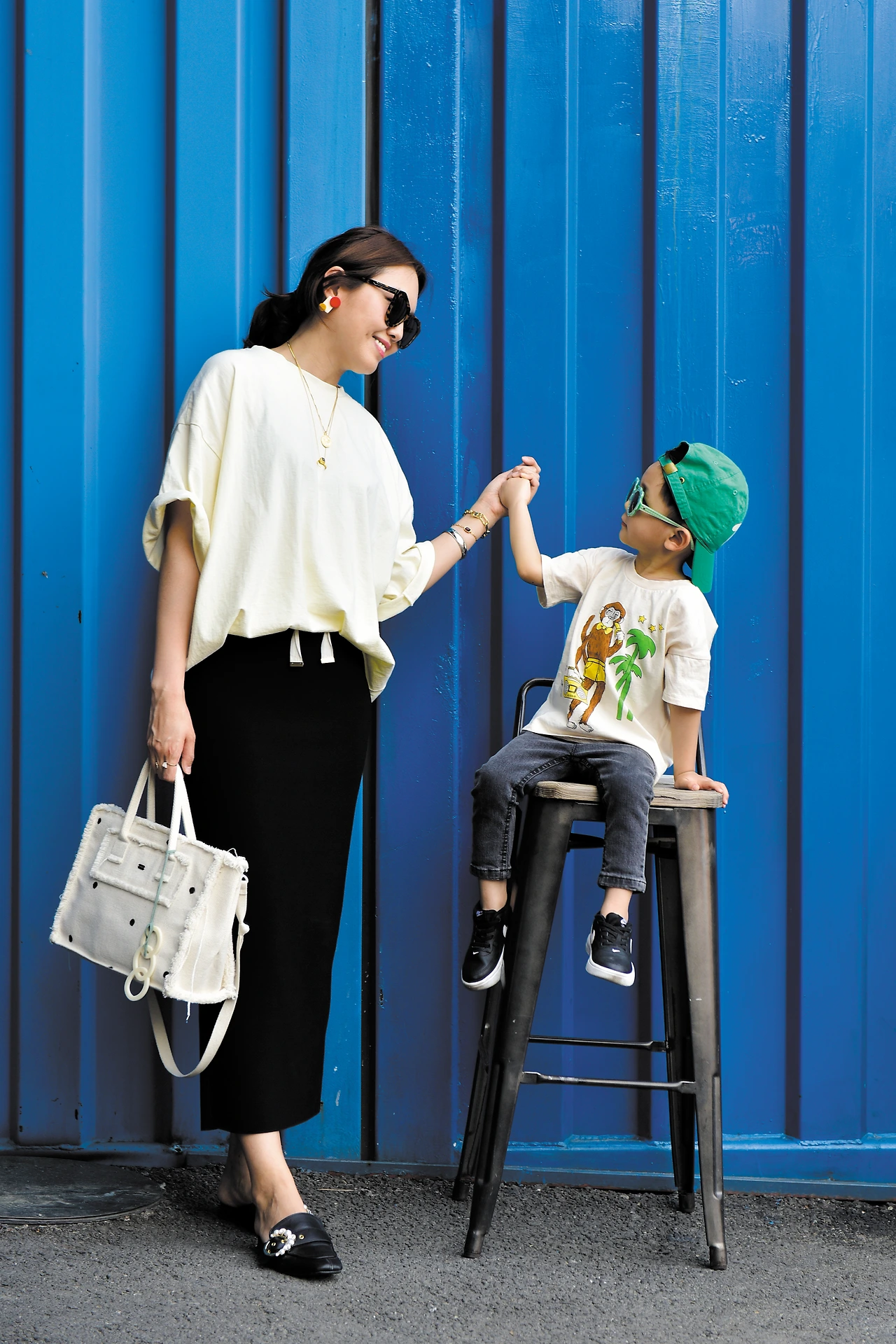 3040 아주미인 정송이씨가 아들 로이와 함께 지난 15일 커플 옷을 맞춰 입고 여가 시간을 즐기고 있다. 프리랜서 인성욱.JPG