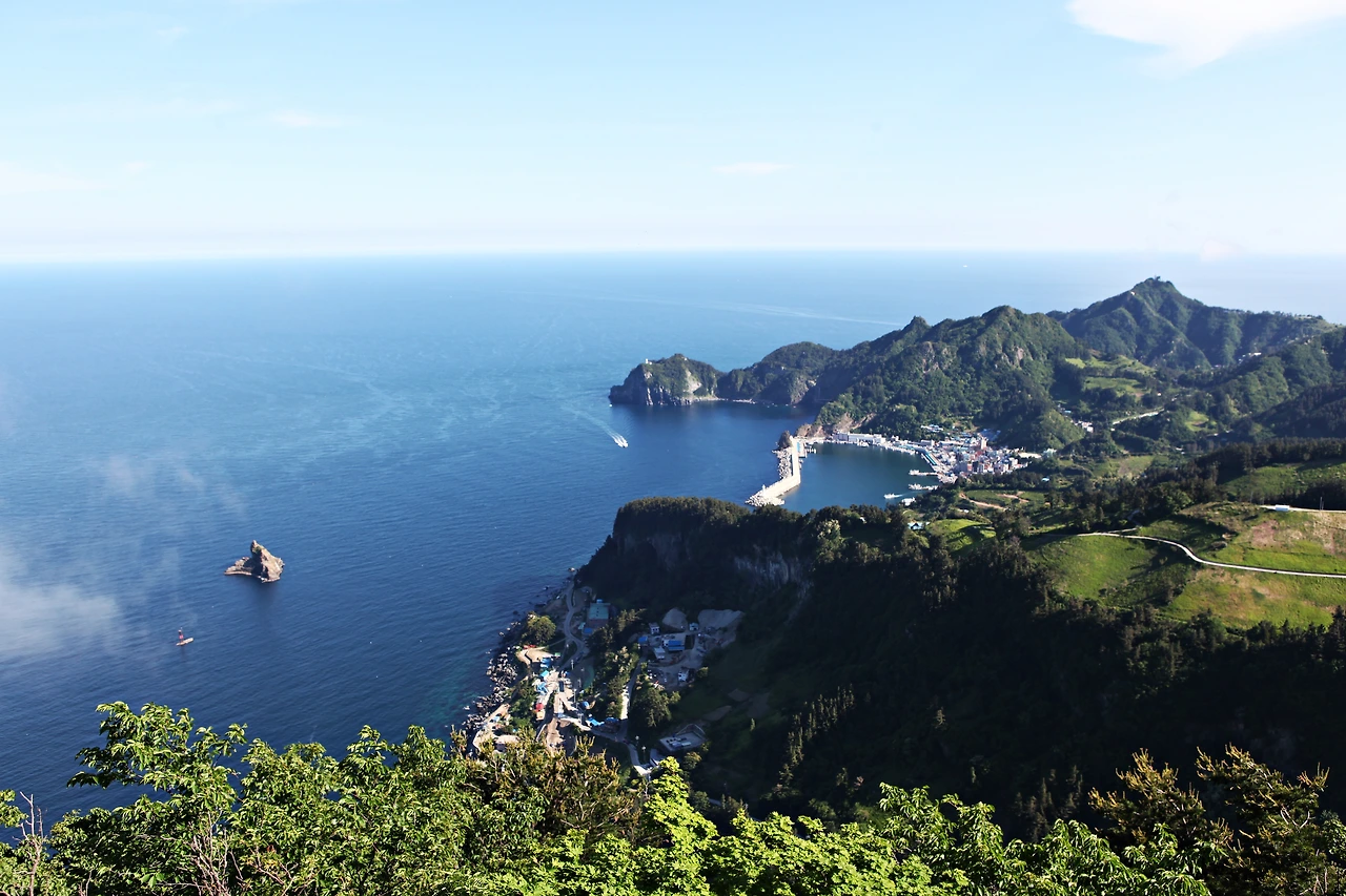 0011.jpg 내수전 전망대에서 내려다 본 저동항이 유난히 아름답다..JPG