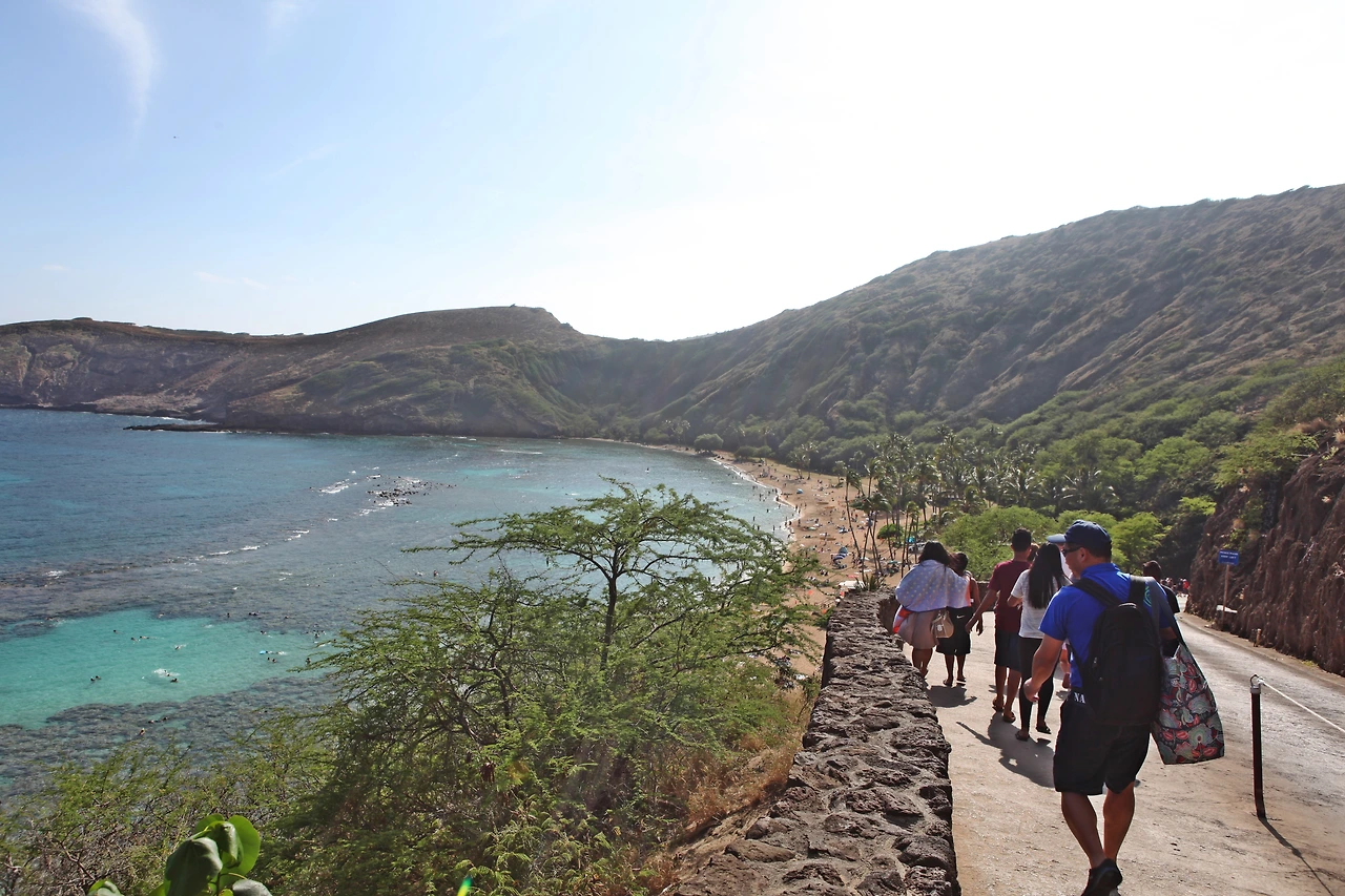 0009.jpg. 하나우마베이로 내려가는 길도 절경이다..JPG