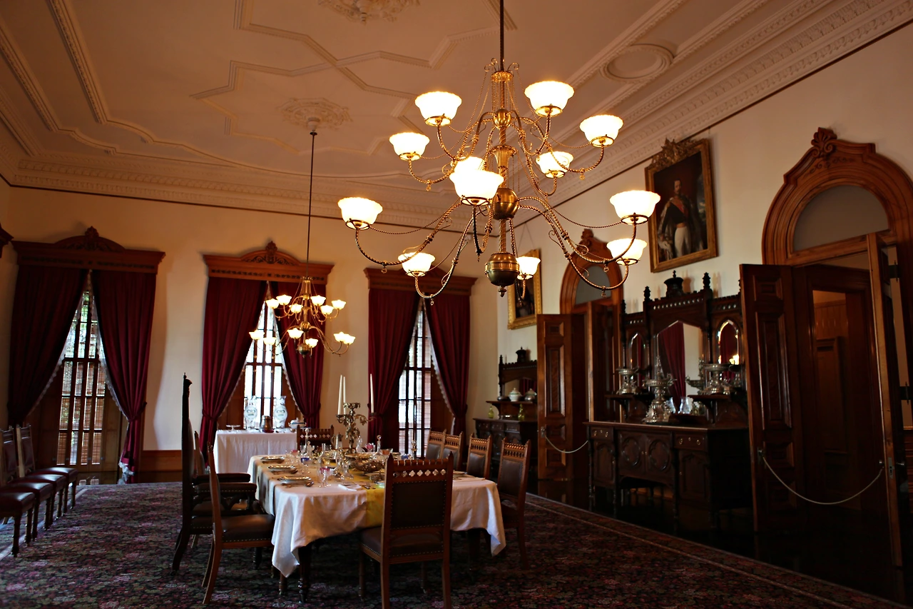 7. 전기를 최초로 사용한 샹들리에가 눈에 띈다..JPG