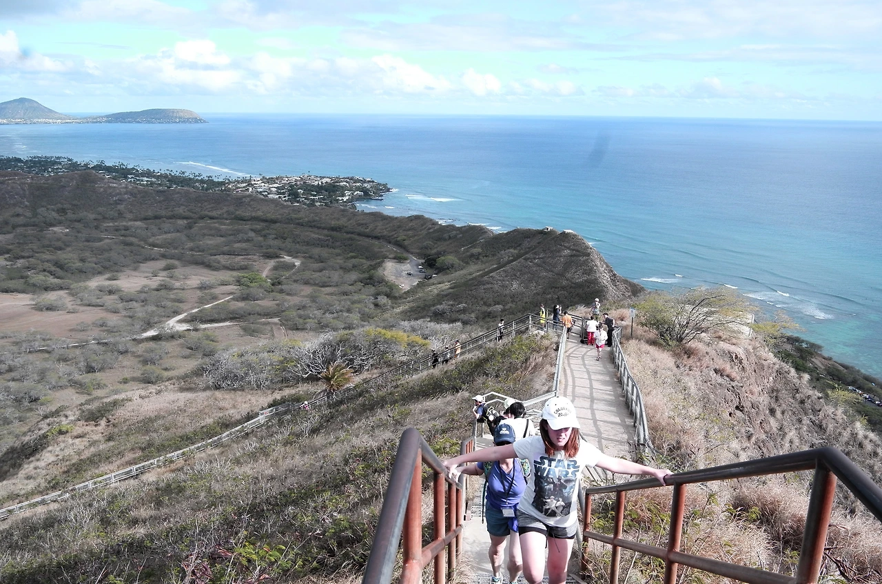 0008.jpg 다이아몬드헤드를 오른다..JPG