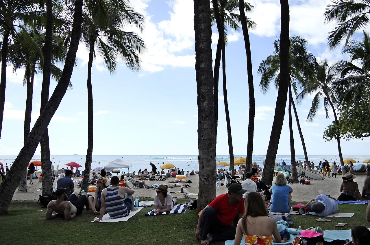 0007.jpg 와이키키해변에는 세계 각국 사람들이 있다..JPG