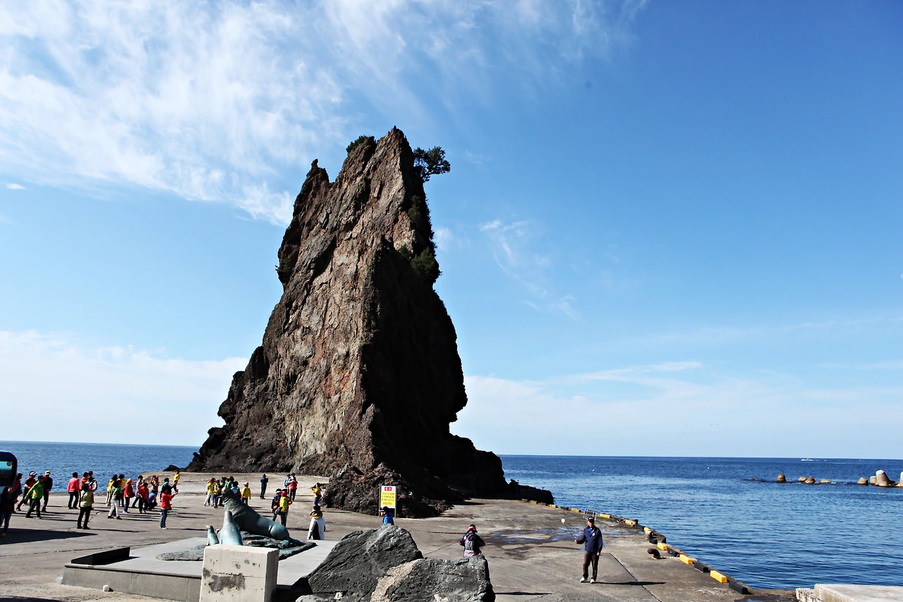 0008.jpg 울릉도 통구미의 거북바위이다..JPG