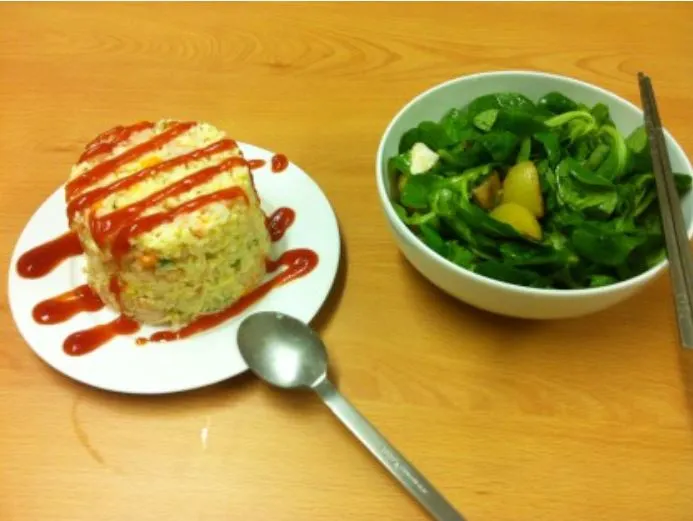 새우볶음밥과 감자샐러드.JPG