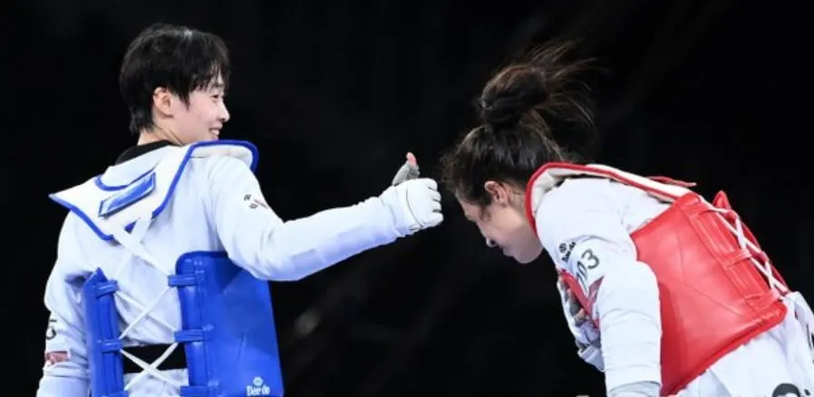 격려하는 패자--올림픽 도쿄.JPG