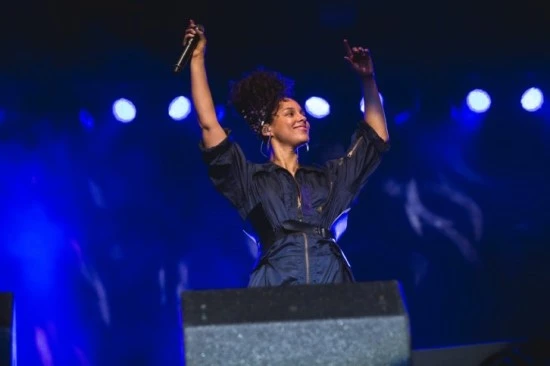 Roots-Picnic-NYC-by-Pip-Cowley-2016-5888-726x484.jpg?type=w3