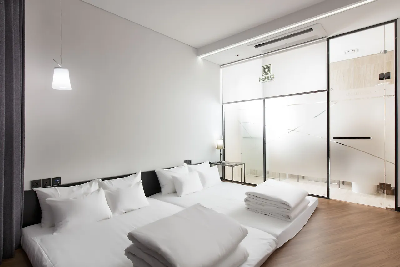 Korea_Jeonju_Neulpum Hotel 2.jpeg