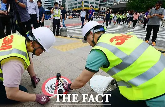 22034B4057CCFD0C2F9858