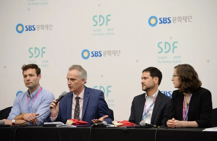 2562BA3E577F5DC72D7B3B