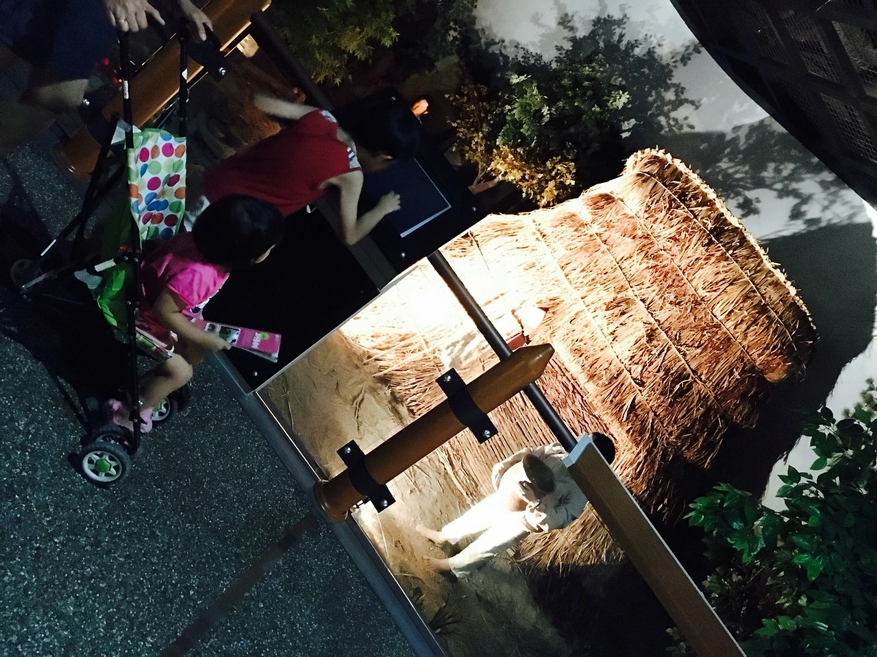 고인돌박물관 움집.JPG