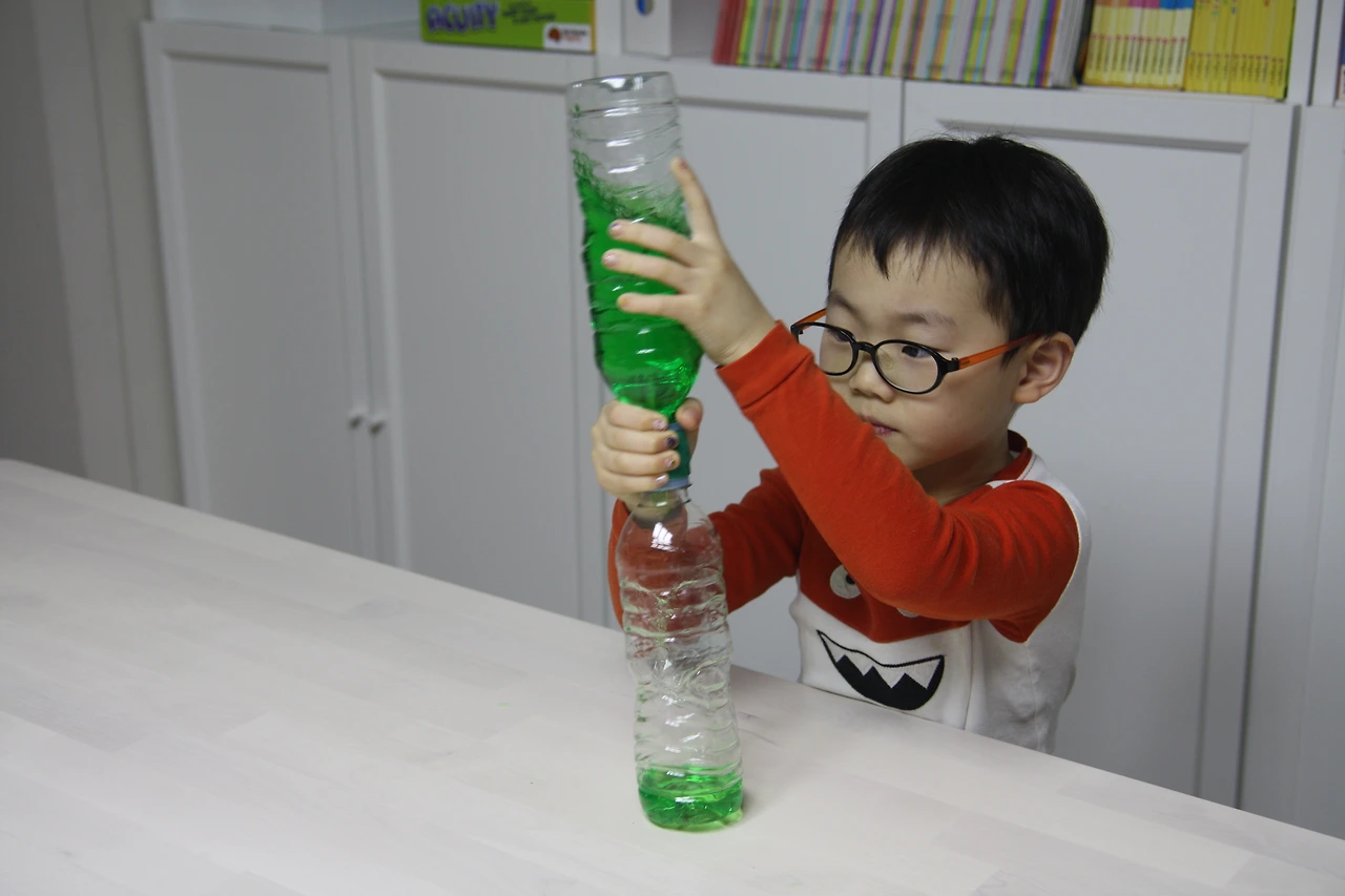 페트병 토네이도 메인 (4).JPG