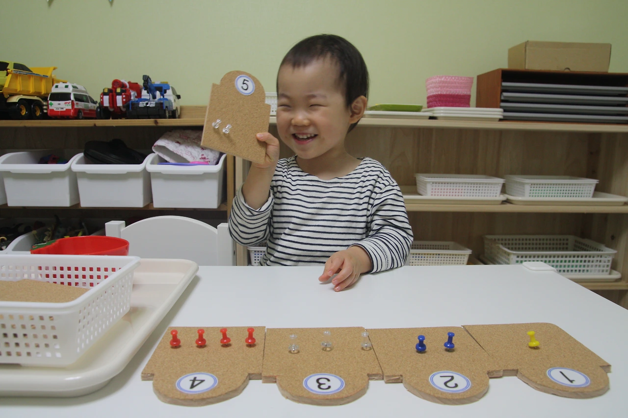 150515 코르크판에 핀 꽂기 011.JPG