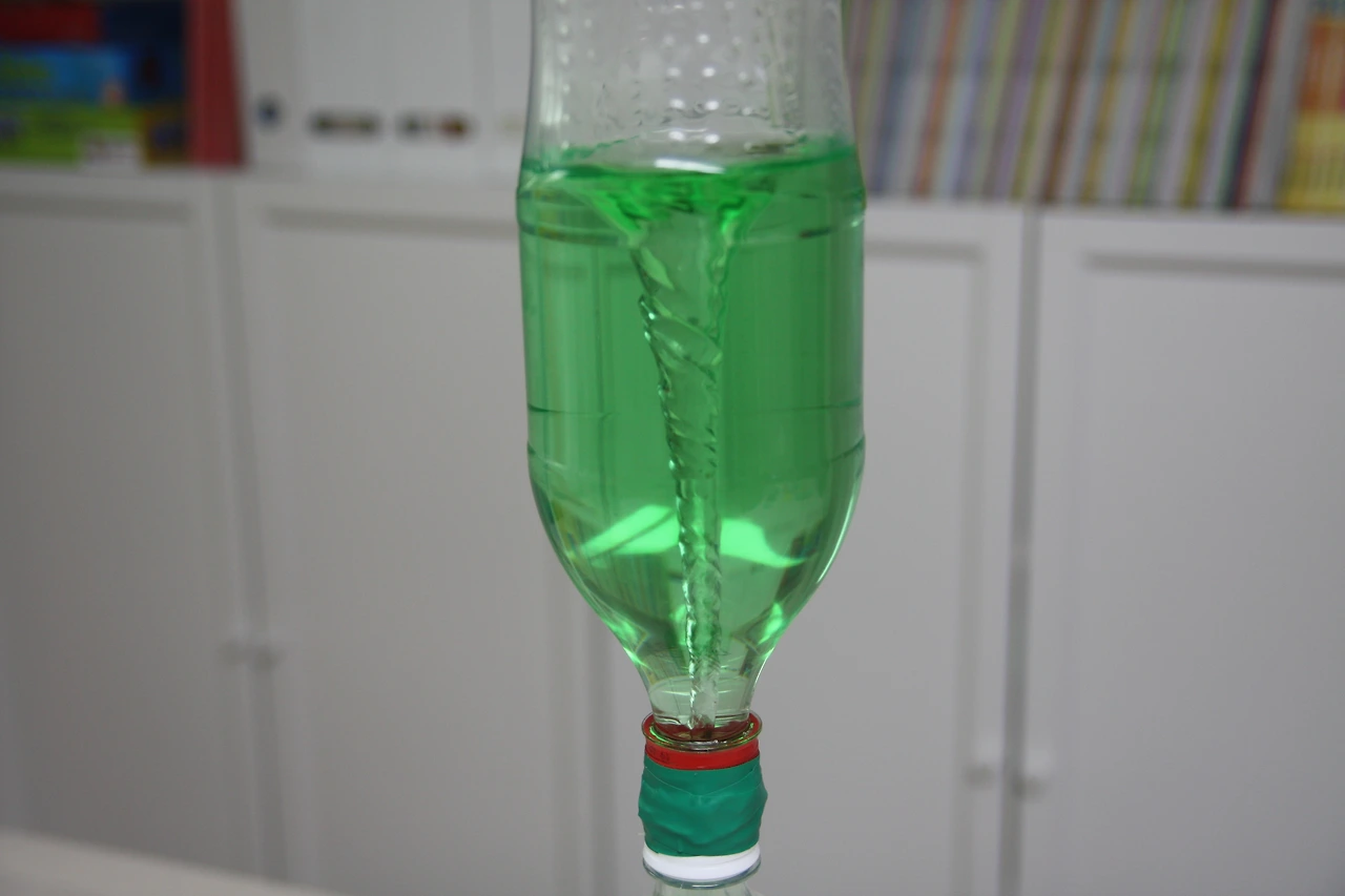 페트병 토네이도 06 (1).JPG