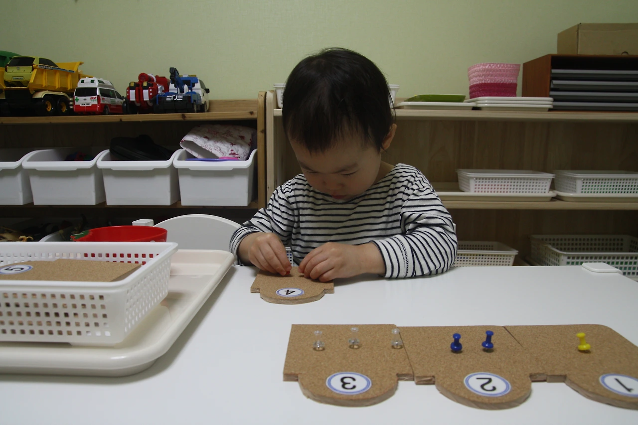 150515 코르크판에 핀 꽂기 009.JPG